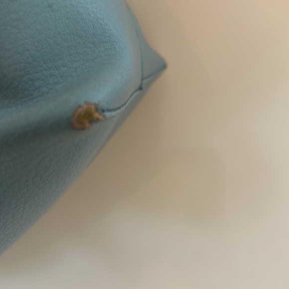 Turquoise faux leather bucket purse. Zippered inside pouch - Picture 5 of 6